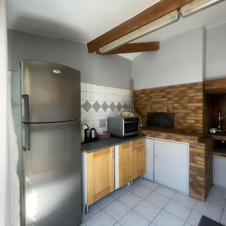 Prive Avec Piscine ,parking Et Cuisine Prive *